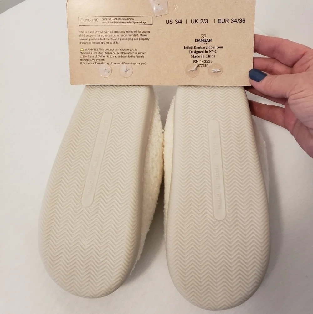 Danbar Smiley Face Indoor slipper shoes Size 3/4, NWT